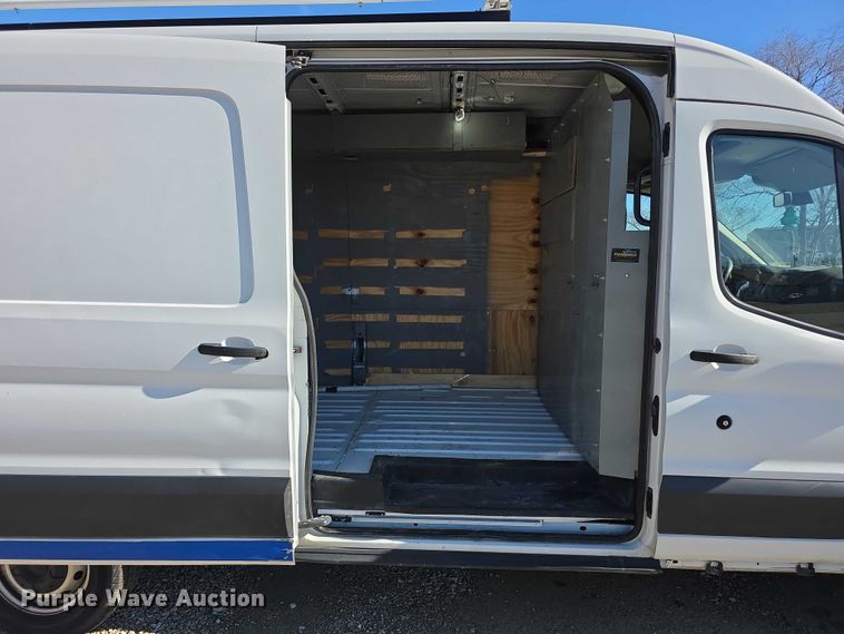 image for item FI0752 2019 Ford Transit 250 van