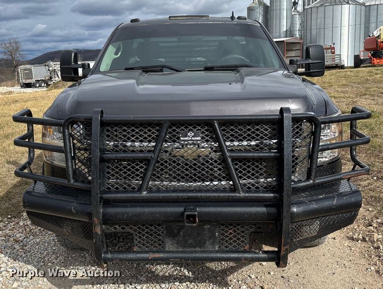 image for item FI1642 2009 Chevrolet Silverado 3500HD bale bed pickup truck