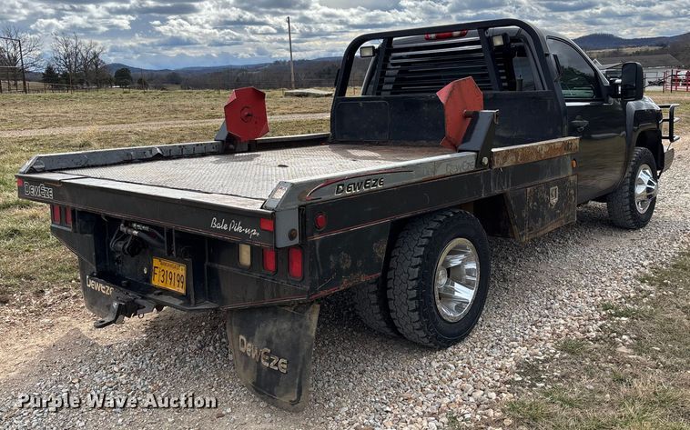 image for item FI1642 2009 Chevrolet Silverado 3500HD bale bed pickup truck
