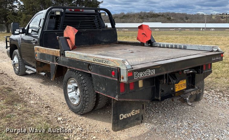 image for item FI1642 2009 Chevrolet Silverado 3500HD bale bed pickup truck