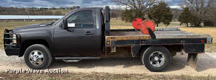 image for item FI1642 2009 Chevrolet Silverado 3500HD bale bed pickup truck