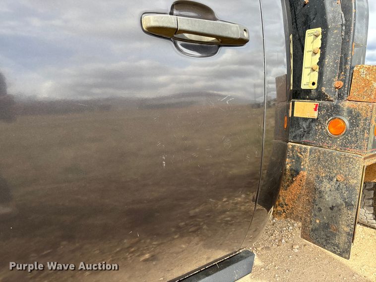 image for item FI1642 2009 Chevrolet Silverado 3500HD bale bed pickup truck