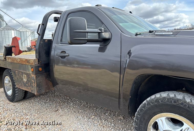 image for item FI1642 2009 Chevrolet Silverado 3500HD bale bed pickup truck