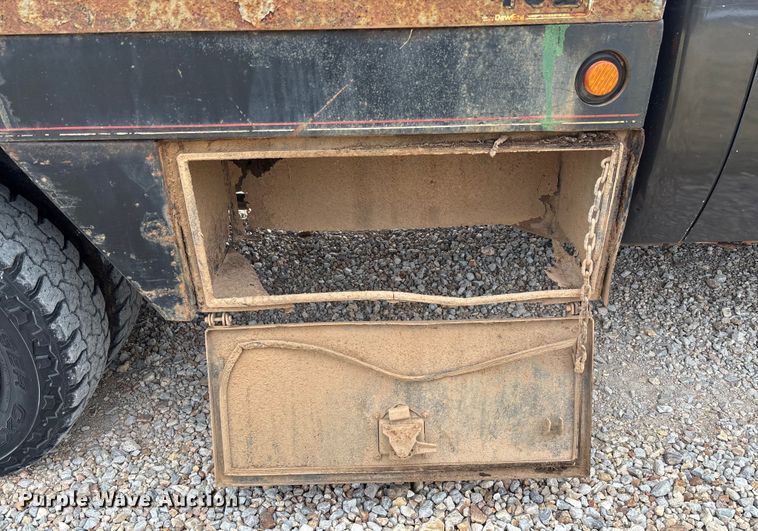 image for item FI1642 2009 Chevrolet Silverado 3500HD bale bed pickup truck