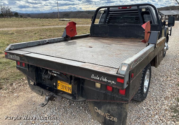 image for item FI1642 2009 Chevrolet Silverado 3500HD bale bed pickup truck