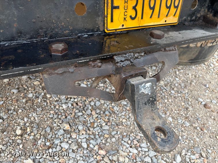 image for item FI1642 2009 Chevrolet Silverado 3500HD bale bed pickup truck