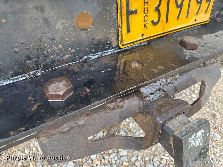 image for item FI1642 2009 Chevrolet Silverado 3500HD bale bed pickup truck