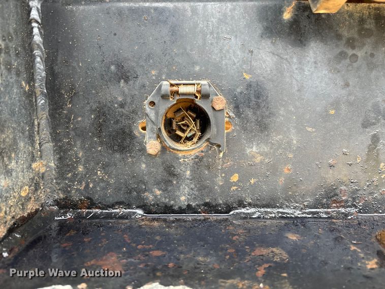 image for item FI1642 2009 Chevrolet Silverado 3500HD bale bed pickup truck