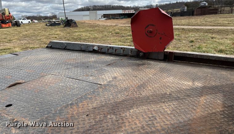 image for item FI1642 2009 Chevrolet Silverado 3500HD bale bed pickup truck