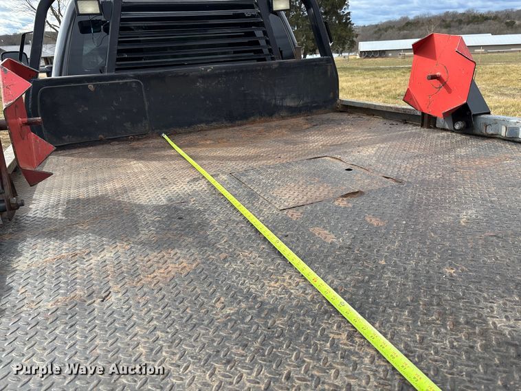 image for item FI1642 2009 Chevrolet Silverado 3500HD bale bed pickup truck