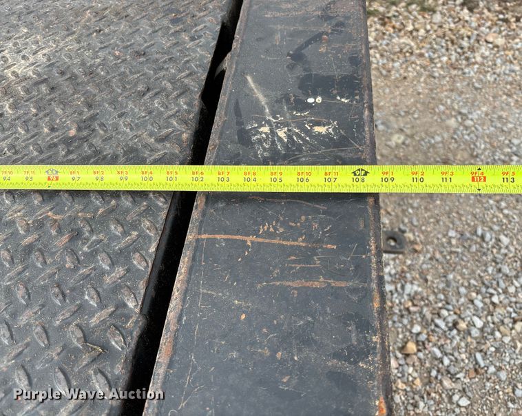 image for item FI1642 2009 Chevrolet Silverado 3500HD bale bed pickup truck