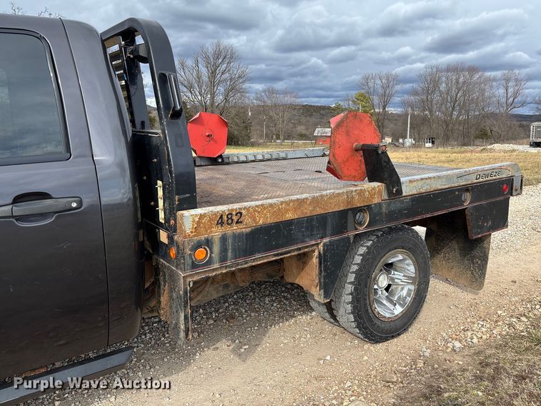 image for item FI1642 2009 Chevrolet Silverado 3500HD bale bed pickup truck