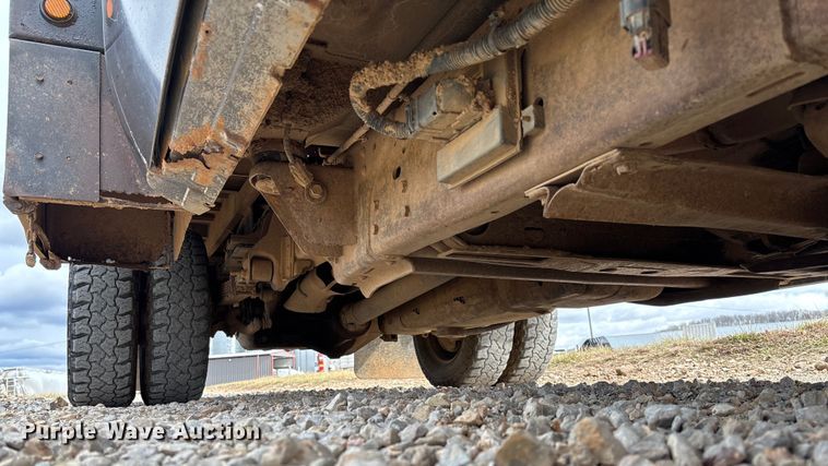 image for item FI1642 2009 Chevrolet Silverado 3500HD bale bed pickup truck