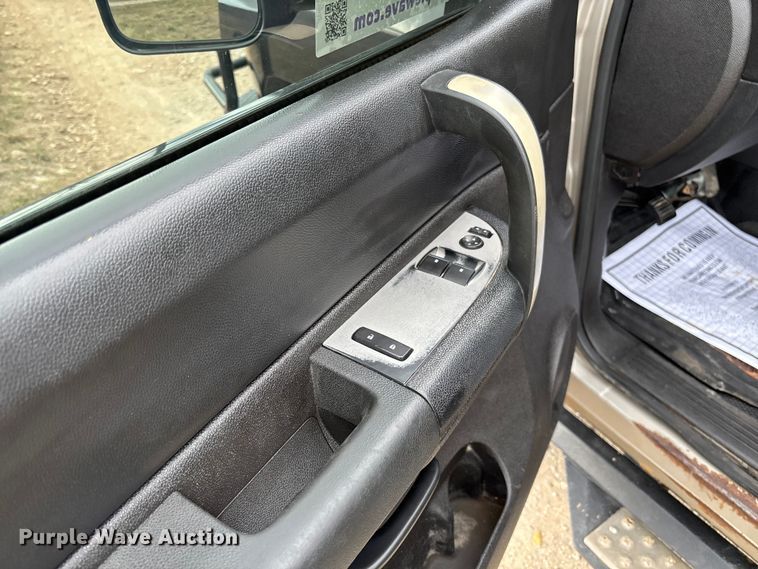 image for item FI1642 2009 Chevrolet Silverado 3500HD bale bed pickup truck