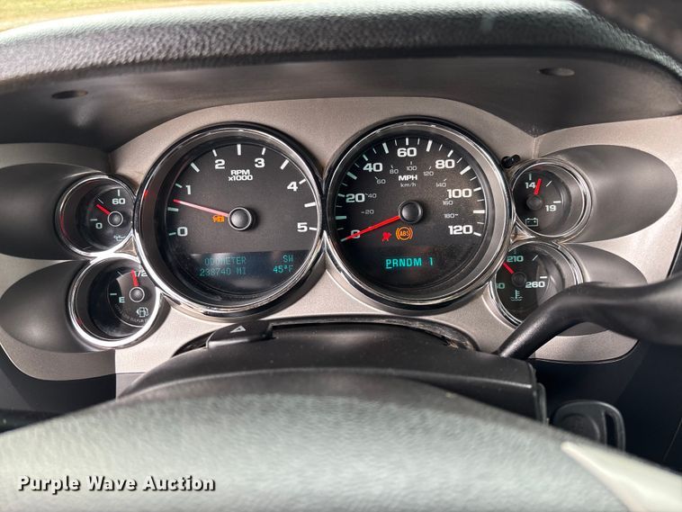 image for item FI1642 2009 Chevrolet Silverado 3500HD bale bed pickup truck