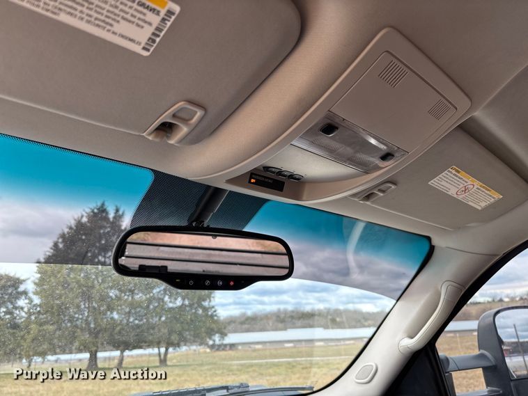 image for item FI1642 2009 Chevrolet Silverado 3500HD bale bed pickup truck