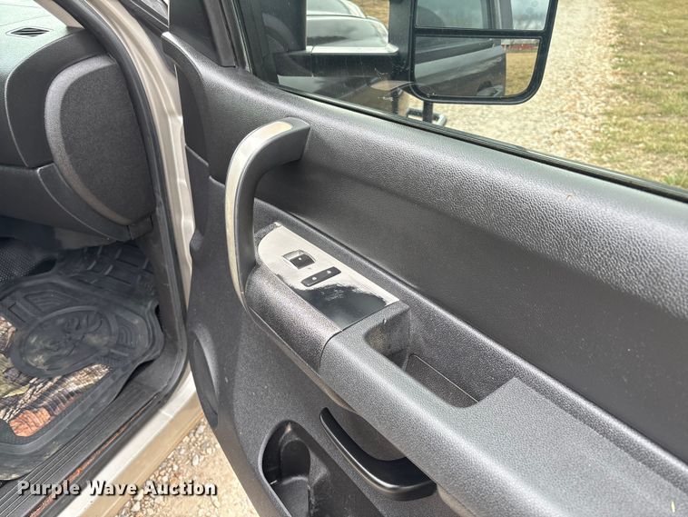 image for item FI1642 2009 Chevrolet Silverado 3500HD bale bed pickup truck