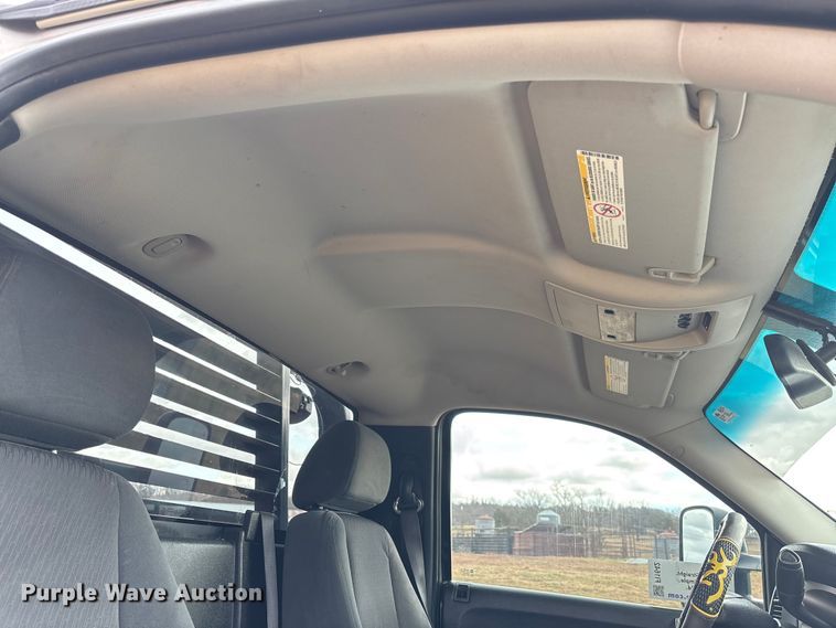 image for item FI1642 2009 Chevrolet Silverado 3500HD bale bed pickup truck