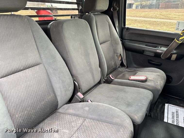 image for item FI1642 2009 Chevrolet Silverado 3500HD bale bed pickup truck