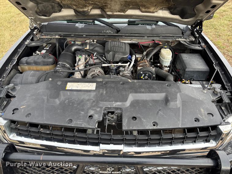 image for item FI1642 2009 Chevrolet Silverado 3500HD bale bed pickup truck