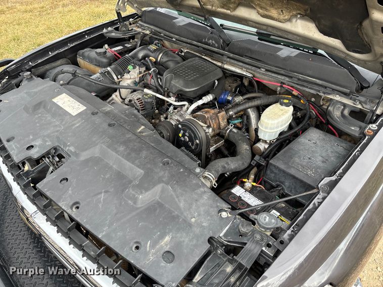 image for item FI1642 2009 Chevrolet Silverado 3500HD bale bed pickup truck