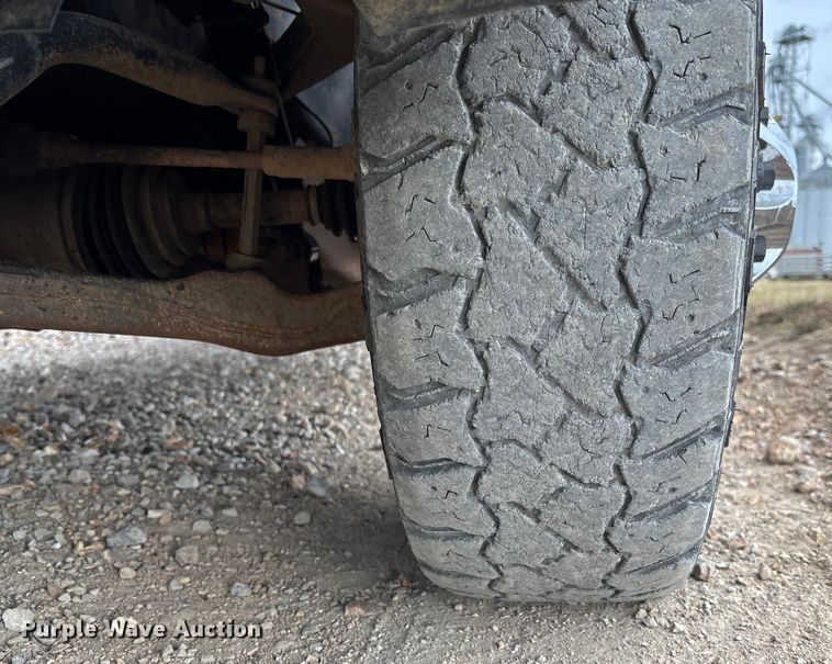 image for item FI1642 2009 Chevrolet Silverado 3500HD bale bed pickup truck