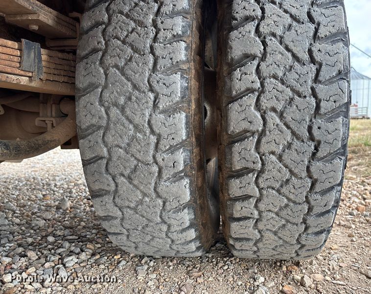 image for item FI1642 2009 Chevrolet Silverado 3500HD bale bed pickup truck