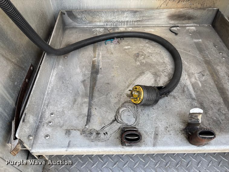 image for item FI1643 1997 Ford F450 Super Duty rescue vehicle