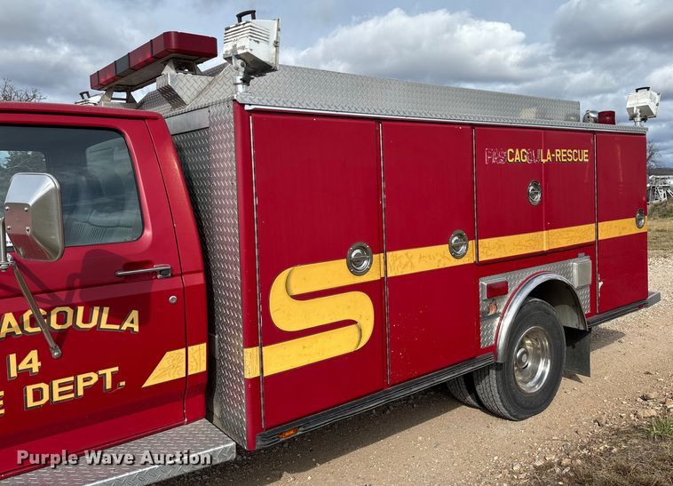 image for item FI1643 1997 Ford F450 Super Duty rescue vehicle