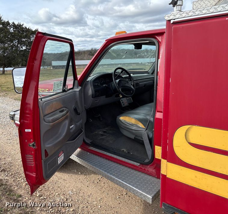 image for item FI1643 1997 Ford F450 Super Duty rescue vehicle