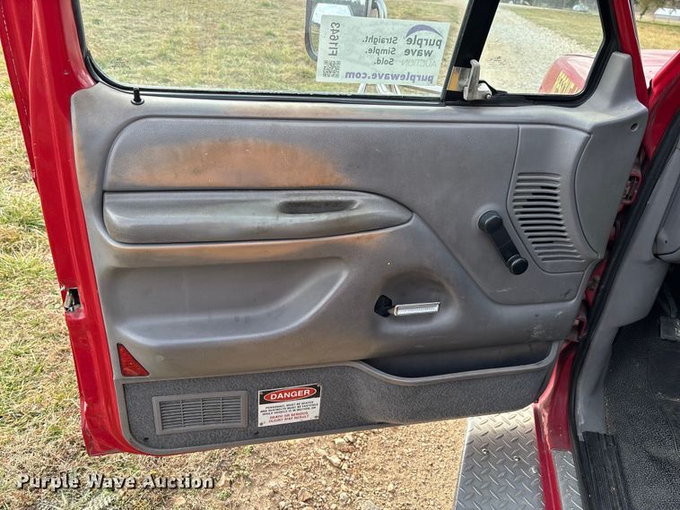 image for item FI1643 1997 Ford F450 Super Duty rescue vehicle