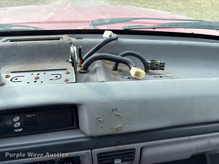 image for item FI1643 1997 Ford F450 Super Duty rescue vehicle