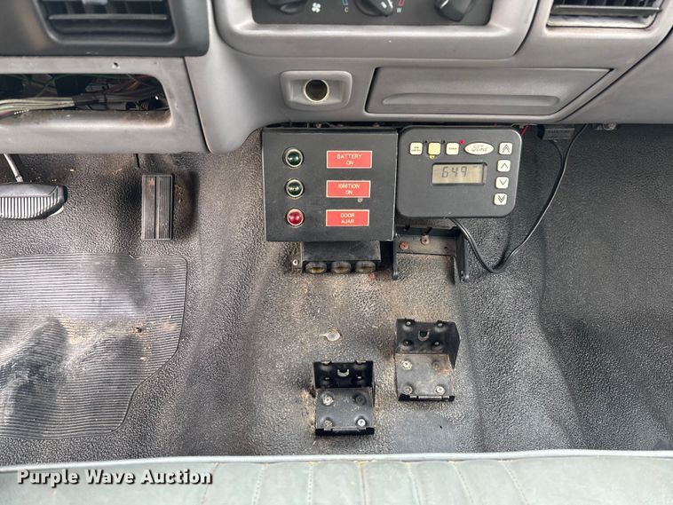 image for item FI1643 1997 Ford F450 Super Duty rescue vehicle