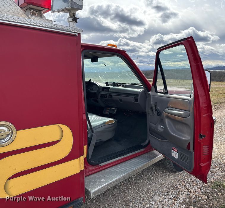 image for item FI1643 1997 Ford F450 Super Duty rescue vehicle