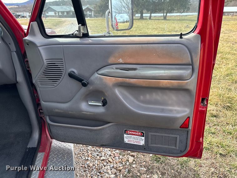 image for item FI1643 1997 Ford F450 Super Duty rescue vehicle