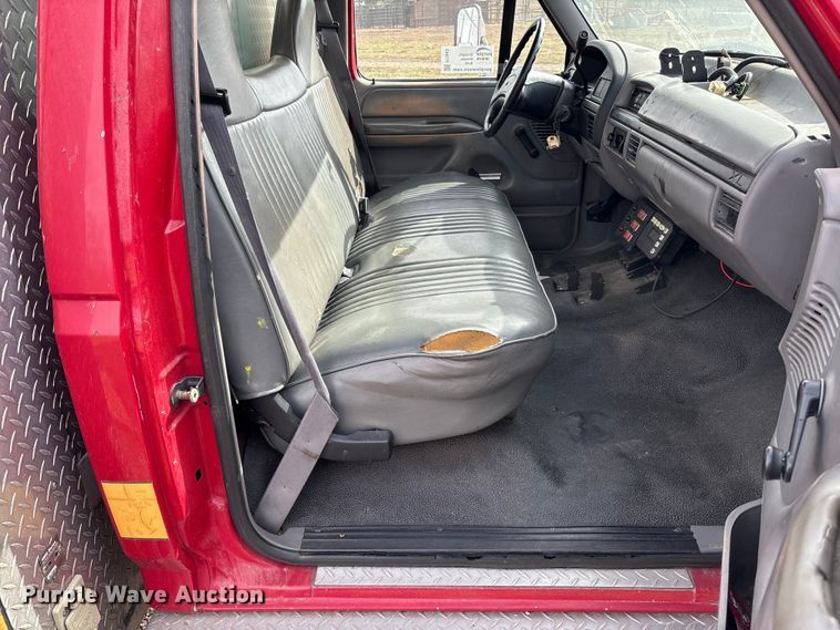 image for item FI1643 1997 Ford F450 Super Duty rescue vehicle