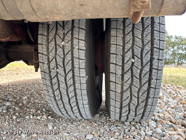 image for item FI1643 1997 Ford F450 Super Duty rescue vehicle