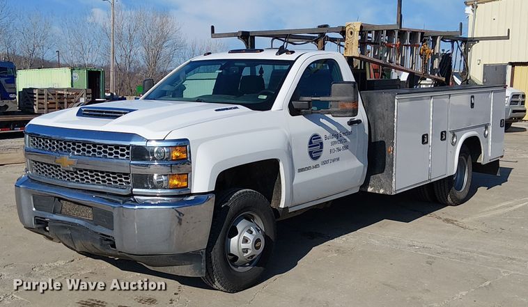 image for item FK0810 2019 Chevrolet Silverado 3500HD utility bed pickup truck