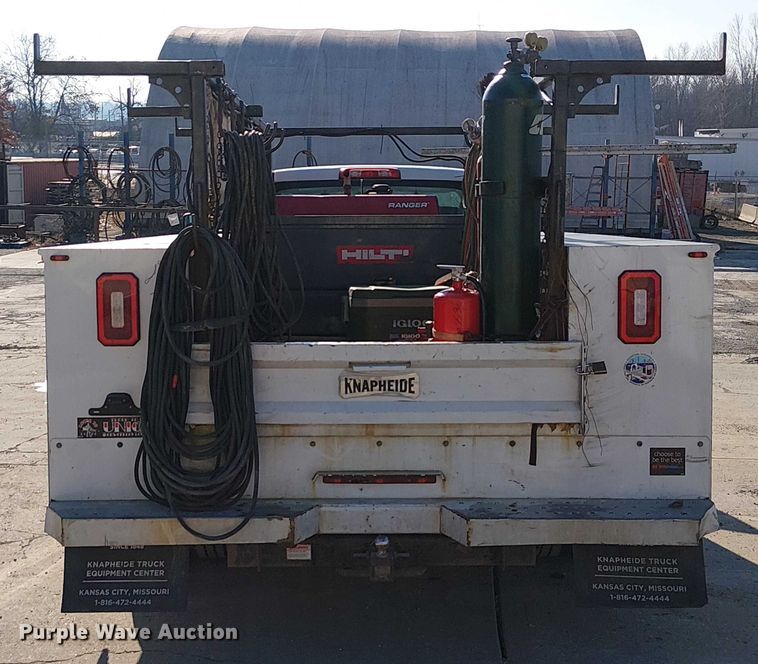 image for item FK0810 2019 Chevrolet Silverado 3500HD utility bed pickup truck