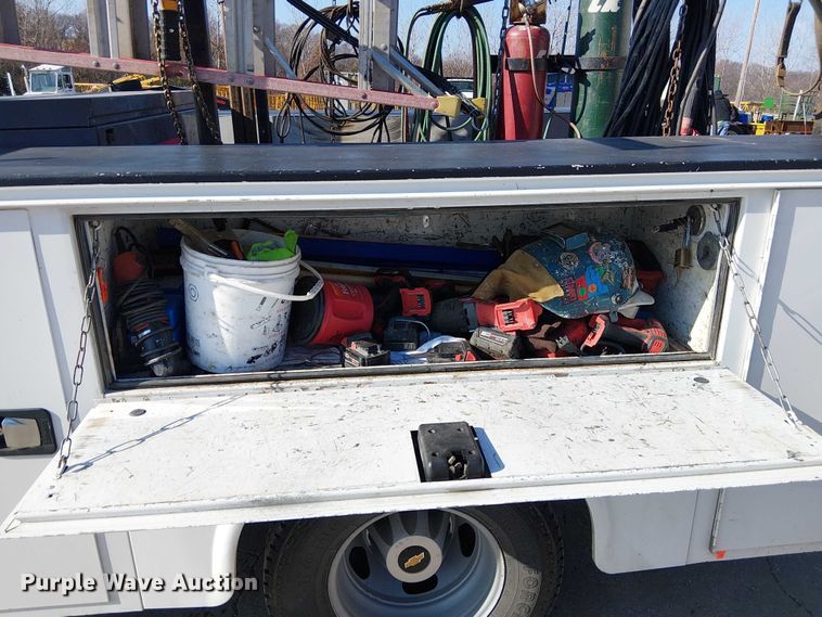 image for item FK0810 2019 Chevrolet Silverado 3500HD utility bed pickup truck