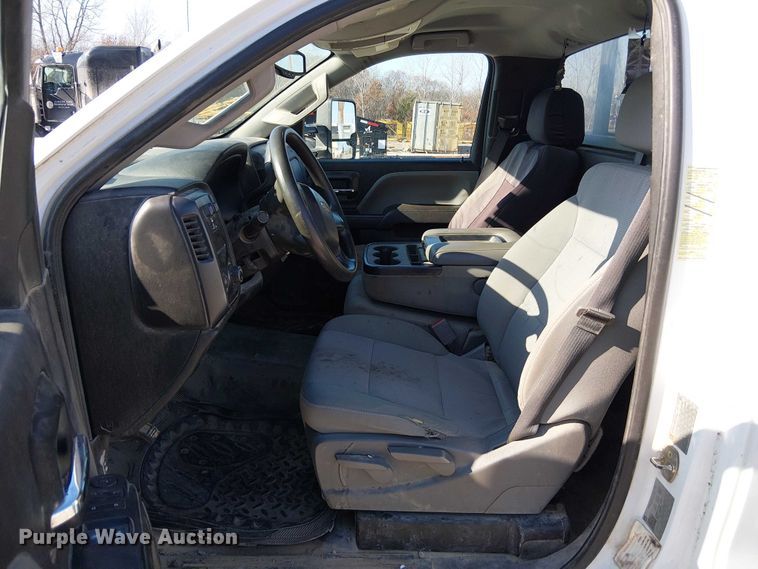 image for item FK0810 2019 Chevrolet Silverado 3500HD utility bed pickup truck