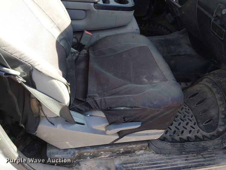 image for item FK0810 2019 Chevrolet Silverado 3500HD utility bed pickup truck