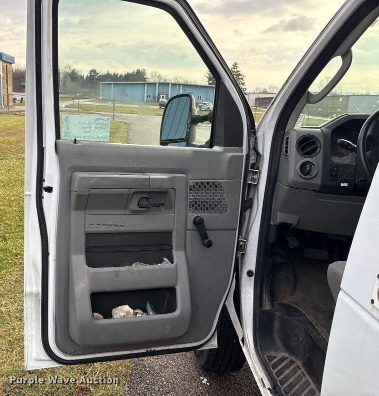 image for item FK1096 2014 Ford E150 van