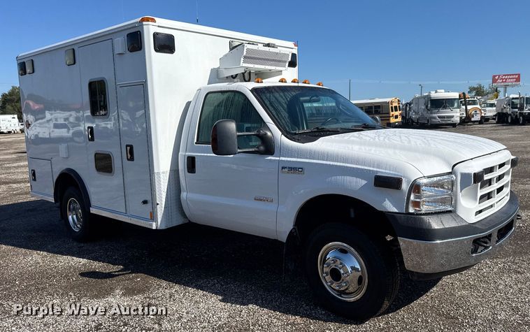 image for item NU9691 2007 Ford F350 Super Duty ambulance
