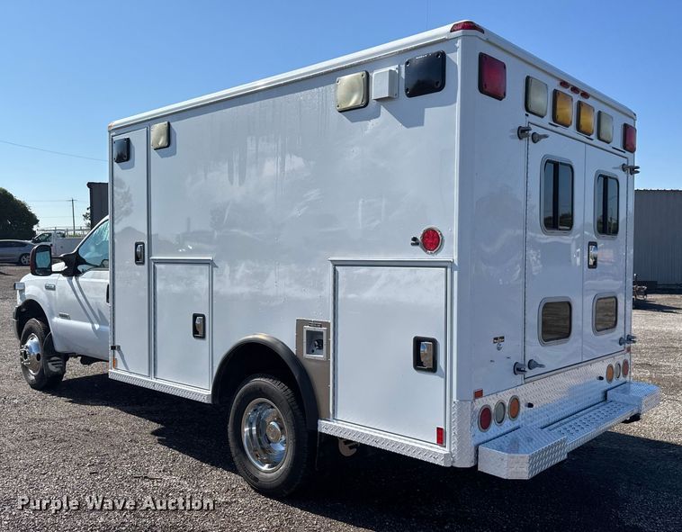 image for item NU9691 2007 Ford F350 Super Duty ambulance
