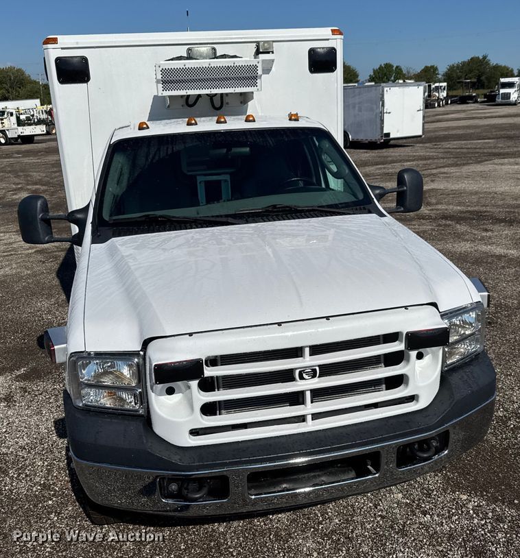 image for item NU9691 2007 Ford F350 Super Duty ambulance
