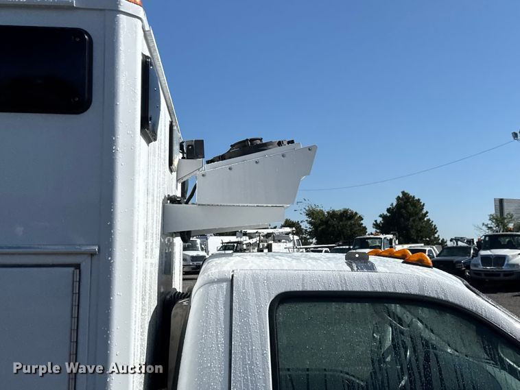 image for item NU9691 2007 Ford F350 Super Duty ambulance