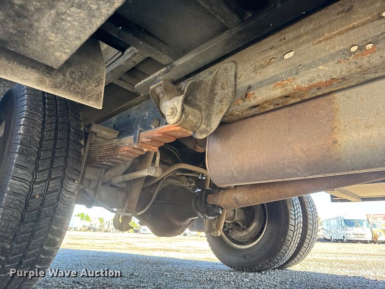 image for item NU9691 2007 Ford F350 Super Duty ambulance