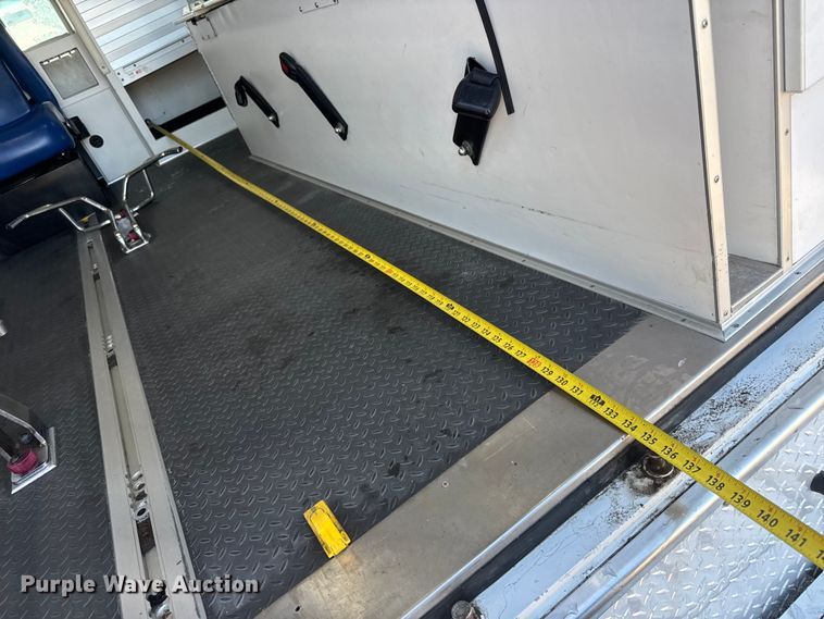 image for item NU9691 2007 Ford F350 Super Duty ambulance