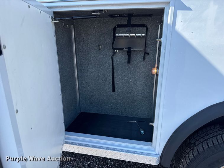 image for item NU9691 2007 Ford F350 Super Duty ambulance